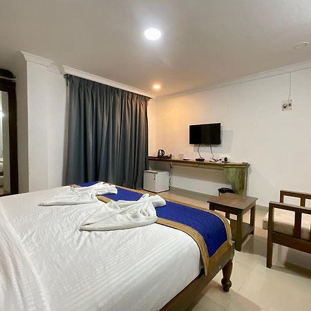 Nagas Hotel Satyavati Morjim Exterior photo