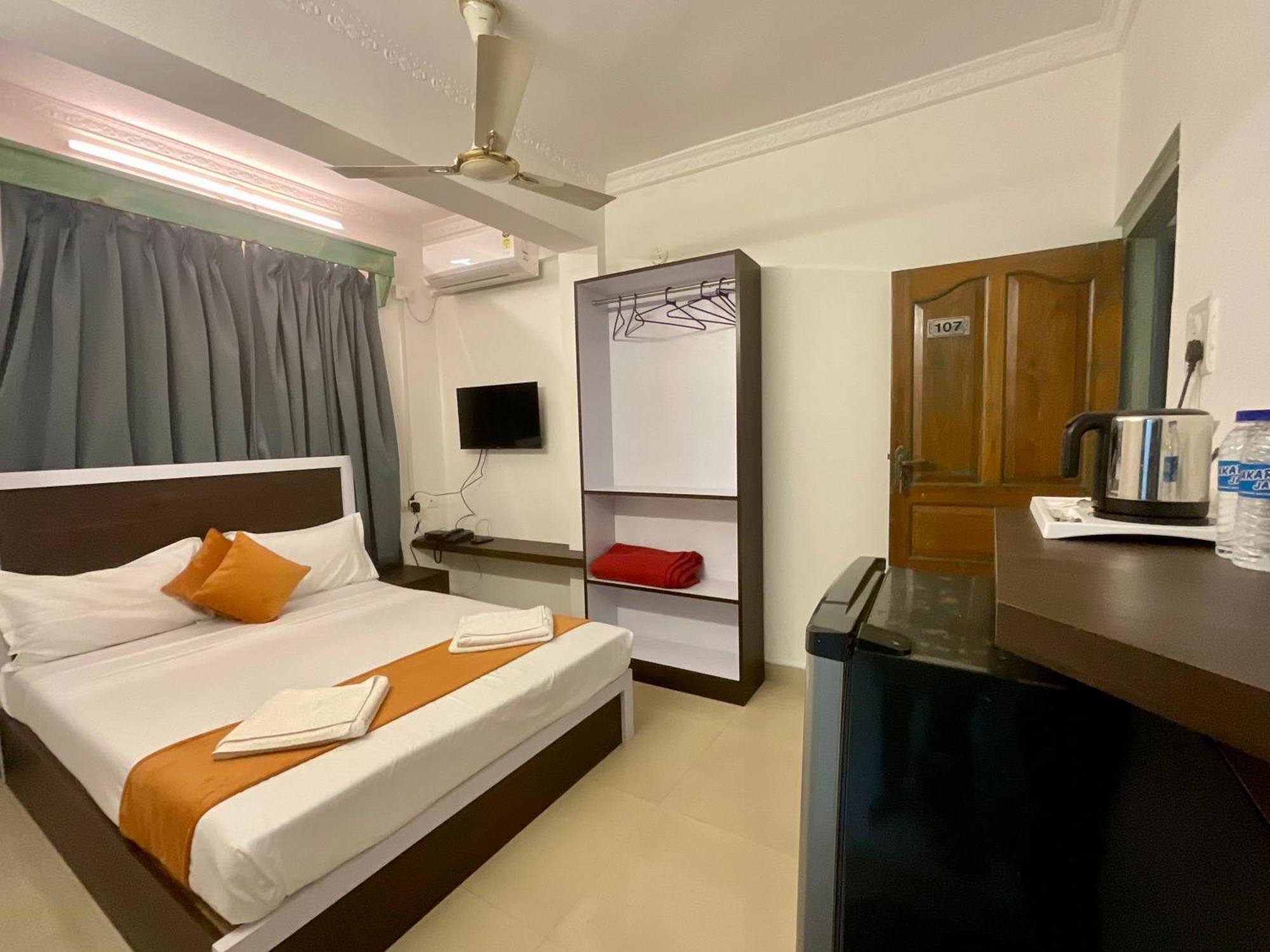 Nagas Hotel Satyavati Morjim Exterior photo